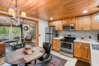 Cozy Cottages Brown Cottage Hot tubTown - Saugatuck - 3