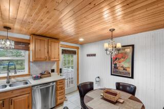 Cozy Cottages Brown Cottage Hot tubTown - Saugatuck - 1