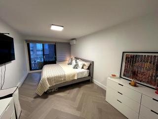 Elegant Downtown Retreat with Balcony & Parking - Montréal - 9