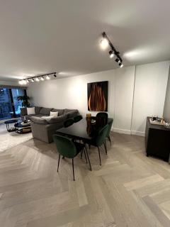 Elegant Downtown Retreat with Balcony & Parking - Montréal - 8