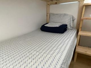 Alaska Backpacker Hostel - 9
