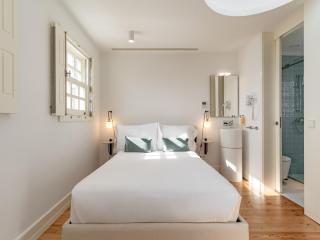 Stylish City Stay with Balcony - Porto - 6