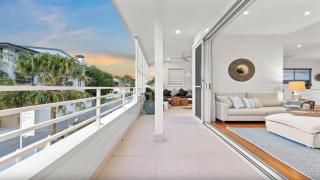 Byron Centre Apartment with Pool - 8