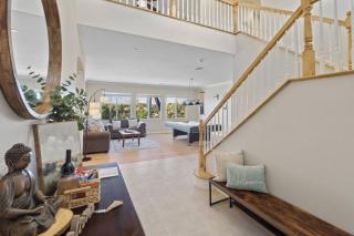 Sunset Crest - Home with stunning views, Pool, BBQ - 8