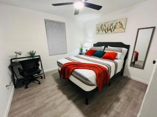 NEW! 5 minutes Convention Center, Palms Crossing Shopping & South Texas College - McAllen - 1