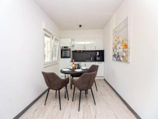 Modern Apartments with Private Balcony - One Bedroom Apartment - Kaštela - 5