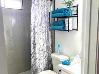 NEW! 5 minutes Convention Center, Palms Crossing Shopping & South Texas College - McAllen - 8