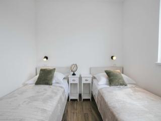 Spacious Luxury Trogir Apartments - Classic Two Bedroom Apartment - Trogir - 2