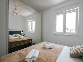 Spacious Luxury Trogir Apartments - Classic Two Bedroom Apartment - Trogir - 3