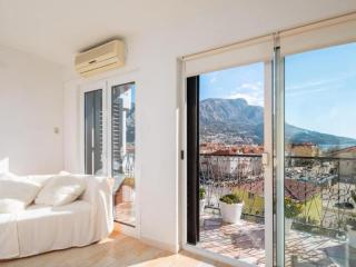 Apartment Adriatic Pearl - One Bedroom Apartment with Balcony and Sea View - Omiš - 2