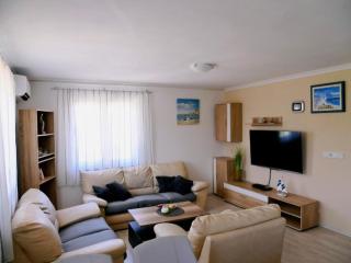 Holiday Home Mumy - Four Bedroom Holiday Home with Pool - Krk - 0