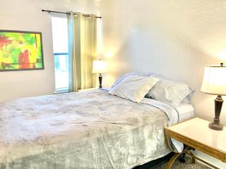 Daytona 2 Bed Apartment 10 Minutes to Beach - Port Orange - 7