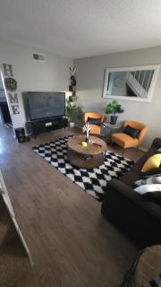 Entire Townhome with workspace - 0