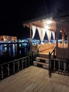 Crown Of India Group Of Houseboats - Srinagar - 7