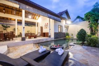 Putri Bali Seminyak Villa - Seminyak - 0