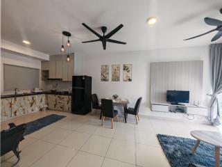 Homestay With Balcony & Free Car Park at Mont Kiara - Kuala Lumpur - 0
