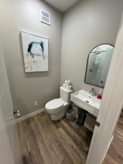 ENTIRE BACHELOR UNIT EN-SUITE ACROSS FROM GOOGLE - br2 - Kitchener - 4