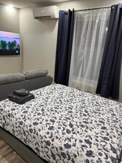 ENTIRE BACHELOR UNIT EN-SUITE ACROSS FROM GOOGLE - br2 - Kitchener - 6