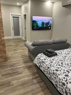 ENTIRE BACHELOR UNIT EN-SUITE ACROSS FROM GOOGLE - br2 - Kitchener - 7