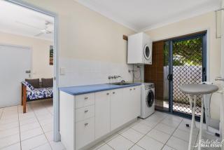 Relaxation & Space in a Canal Home - Banksia Beach - 8