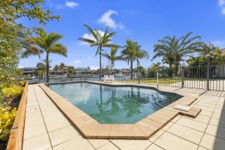 Relaxation & Space in a Canal Home - Banksia Beach - 7