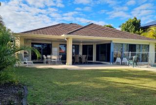 Relaxation & Space in a Canal Home - Banksia Beach - 3