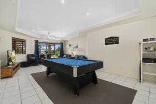 Relaxation & Space in a Canal Home - Banksia Beach - 1