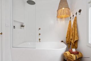 Retro Coastal Cottage - 8
