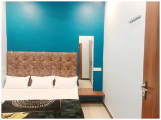 Ujjain Hotel Josh! J! Near Shri Mahakaleshwar Jyotirlinga Temple And Railway Station - Providing Fully Air Conditioned & Spacious Rooms With Free Wi-fi Facility - Free Parking And Excellent Room Service Available - Best Budget Hotel In Ujjain - Ujjain - 7