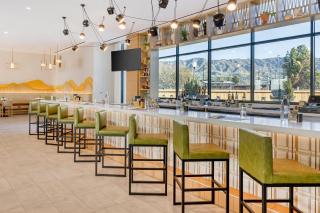 Cambria Hotel Burbank Airport - 9