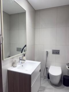 Nasma Luxury Stays - Calming Blues Stylish 1BR in Hayat Island - Ra’s al-Chaima - 1