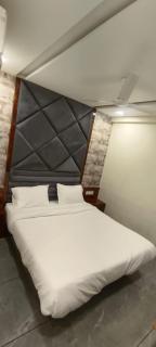 hotel shagun inn c g road - Ahmedabad - 9