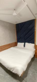 hotel shagun inn c g road - Ahmedabad - 6