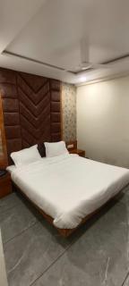 hotel shagun inn c g road - Ahmedabad - 2