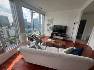 Modern 2BR Apartment in the Heart of Downtown - Vancouver - 1