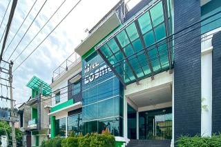 Urbanview Hotel Cosmo Jambi - - 0