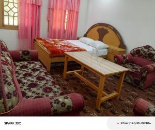 The White Peak Guest house and Restaurant - Minapin - 4