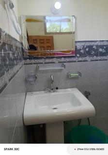 The White Peak Guest house and Restaurant - Minapin - 3