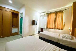 Urbanview Hotel Cosmo Jambi - - 1