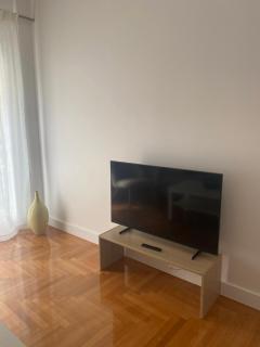 Neapoli Modern Apartment - 4