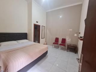 OYO 94628 Arjuna Guest House Syariah - Malang - 4