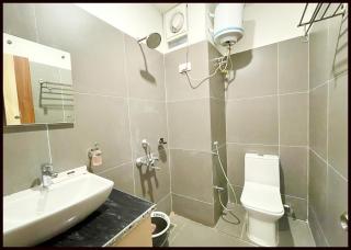 SEA VIEW HOTEL New BR Puri, Near Temple & Sea beach, Spacious and Fully Air Conditioned Rooms with BREAKFAST wifi, Restaurant and Parking - BEST HOTEL IN PURI - Puri - 1