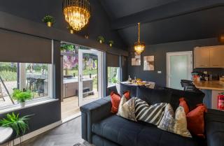 Oakwood Lodges with Hot tubs - Skipwith - 8