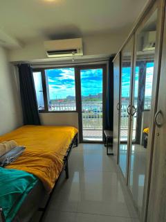 Shore 607 A bayview moa - Manila - 7