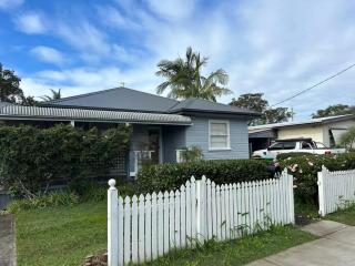 Spacious Stylish Coastal Escape - Tuncurry - 9