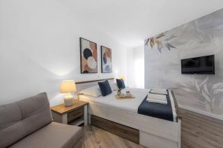 Aquarius Apartments - Beachside with Heated Pool - Vodice - 2