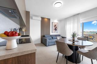 Aquarius Apartments - Beachside with Heated Pool - Vodice - 1
