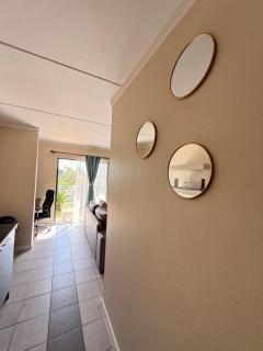 Dainfern Fourways apartment offering privacy and a lavishly expansive balcony views - Sandton - 4