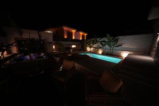 Alaçatı'da Saunalı Jakuzili Villa - Çeşme - 6