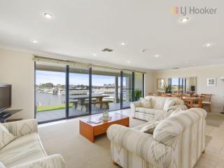 Stonesthrow Coorong Quays waterfront townhouse with views - Hindmarsh Island - 0